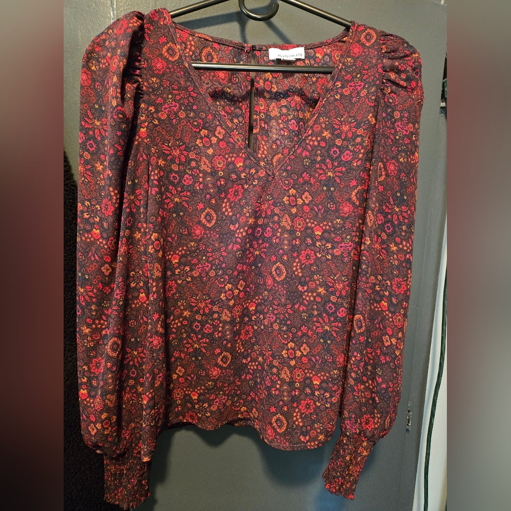 Lnwot Allison Joy Sz XS Super Cute Top. Floral In Mauve.
